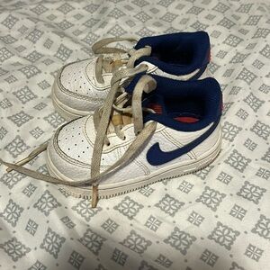 Nike White & Blue Leather Sneakers - 3c